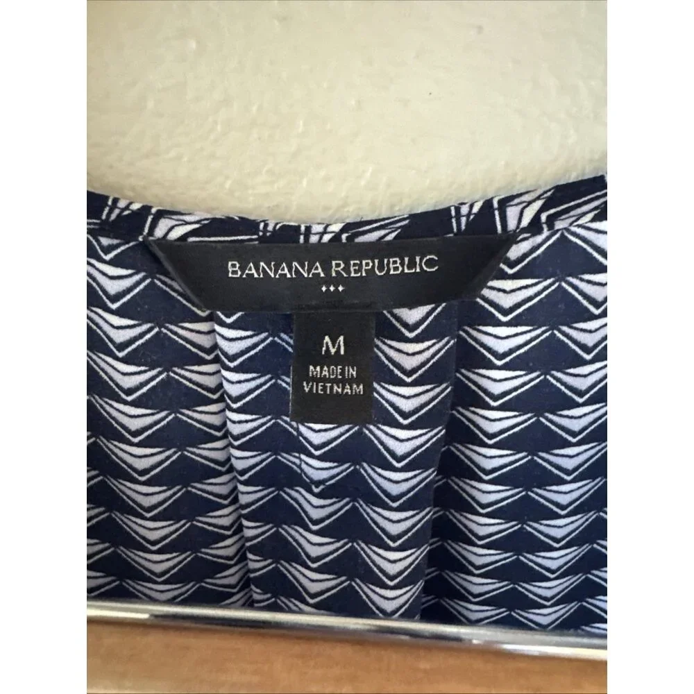 Banana Republic Tank Top Women’s Medium M Blue White Geometric Sleeveless V Neck - Picture 2 of 3